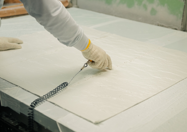 樹脂材料のカット