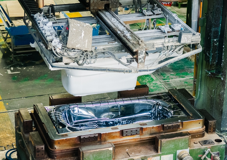 金型から取り出す